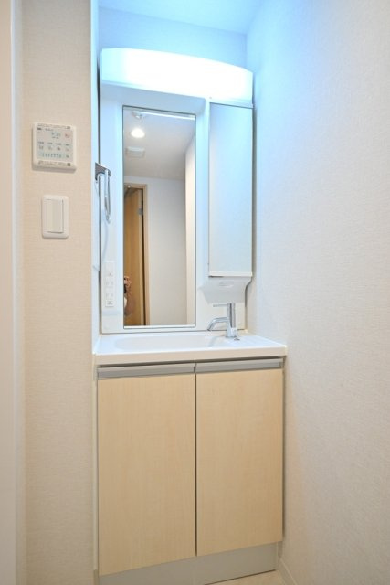 ＣＥＮＴＲＡＬ　ＧＡＲＤＥＮ　ＲＥＳＩＤＥＮＣＥ　ＴＯＫＹＯの独立洗面台