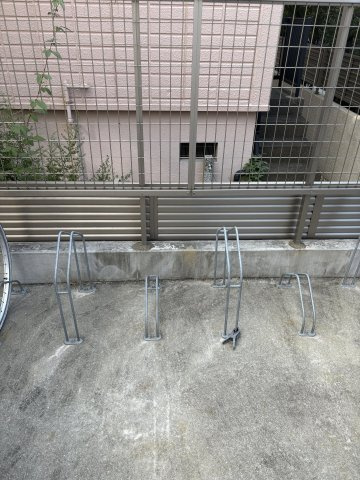 エミール新浦安の駐車場