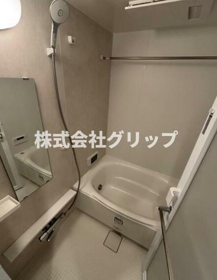 横浜市中区長者町４丁目の賃貸マンションの浴室