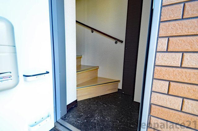 レオネクストエスポワールの玄関|2階