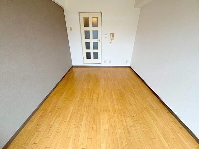 リアライズ西淡路の玄関