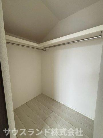 八王子市四谷町2期　の収納|主寝室に備えたウォークインクローゼットが、毎日の身支度をスムーズにします。