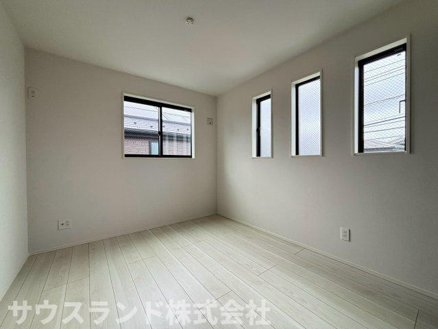 八王子市四谷町2期　の洋室|二面採光なので一日を通して日当たりが良く、お部屋が明るくなります。
