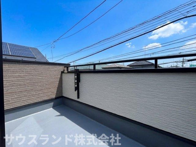 八王子市四谷町2期　のバルコニー|暖かく心地よい陽射しを楽しむことができるバルコニー。晴れた日にはたっぷりの洗濯物や布団を干せます！