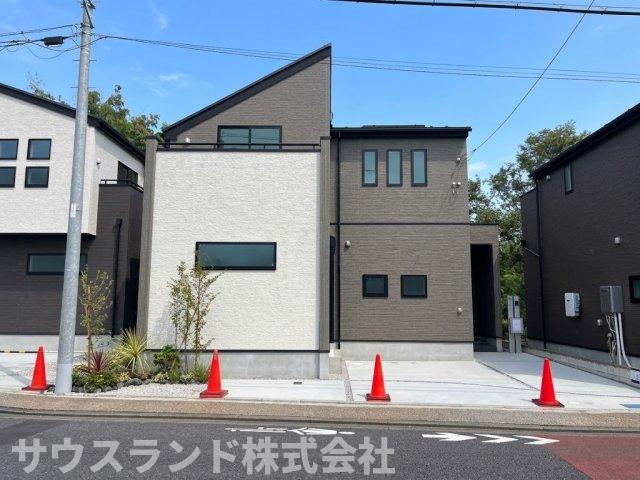 八王子市四谷町2期　の外観|明るさと落ち着きが調和した、ホワイト×ブラウンの美しいコントラスト。時を経ても飽きのこない外観デザイン。