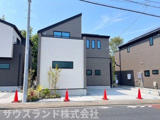 八王子市四谷町2期　の外観|明るさと落ち着きが調和した、ホワイト×ブラウンの美しいコントラスト。時を経ても飽きのこない外観デザイン。