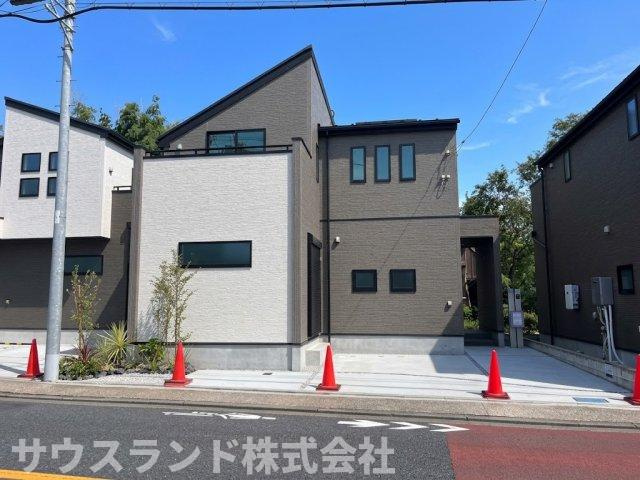 八王子市四谷町2期　の外観|明るさと落ち着きが調和した、ホワイト×ブラウンの美しいコントラスト。時を経ても飽きのこない外観デザイン。