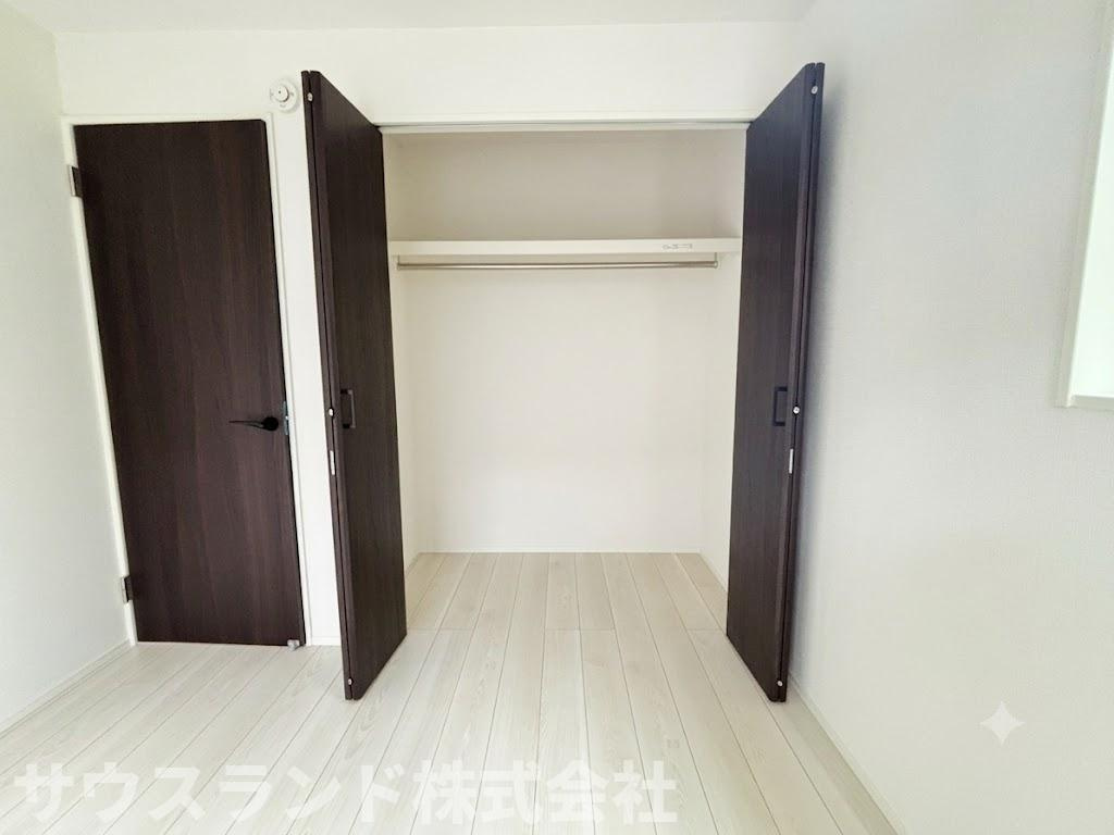 八王子市四谷町2期の収納|毎日の身支度もしやすい収納スペース。お部屋を広く保てる便利なクローゼットです。