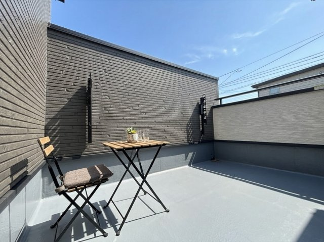 八王子市四谷町2期のバルコニー|※本画像はCGで作成しており、実際に現地に家具は置かれておりません。また、価格に家具は含まれておりません。
