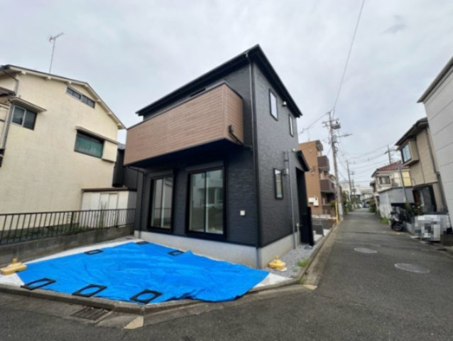 八王子市万町第１期の前面道路含む現地写真|前面道路は車通りが少なく、お車の出し入れも落ち着いて行えます。静かな住宅街に位置しており、毎日穏やかに過ごせる環境が整っています。完成に向けて順調に工事が進んでおります♪