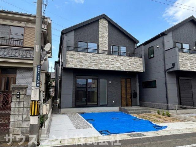 八王子市子安町4期の外観|少し異なる角度から見た建物の外観です！隣接する建物との間隔もしっかりと確保されており、日当たりや風通しの良さがうかがえます。防犯面にも配慮された設計で、ご家族皆様で安心・安全に暮らせる住まいです。