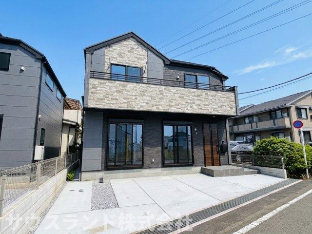八王子市子安町4期の外観|堂々とした佇まいが周囲の目を引く建物外観です！2階、3階部分にはバルコニーが設けられており、開放感のある暮らしが実現できそうです。窓が多く、室内への採光もしっかりと確保されています！