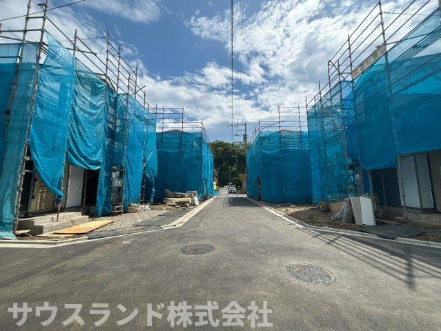 八王子市弐分方町10期　D号棟の前面道路含む現地写真|保育園まで徒歩6分、小学校まで徒歩8分、中学校まで徒歩12分でお子様の通学も安心の距離。子育て世代にもおすすめの穏やかな住宅街です！