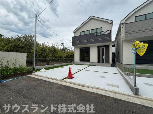 八王子市弐分方町10期　D号棟の前面道路含む現地写真|周辺には高い建物がなく、空の広がりを感じられる開放的な住環境です。陽当たりや風通しにも恵まれ、洗濯物を干す時間やバルコニーでの気分転換も心地よく、毎日の暮らしに爽やかさを添えてくれます。
