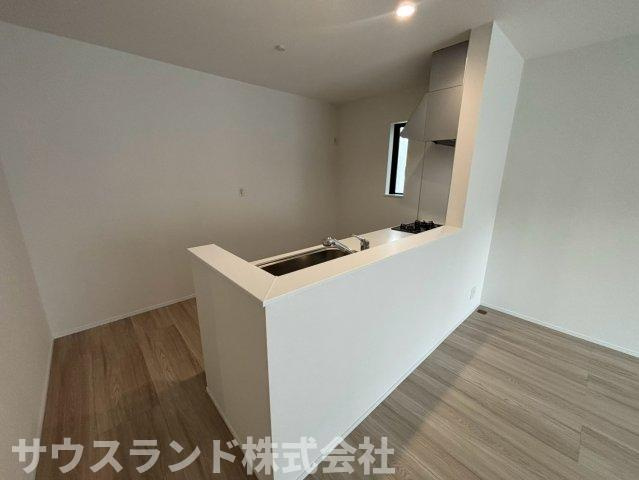 八王子市弐分方町10期　F号棟のキッチン|不動産のことは難しく感じることも多いもの。だからこそ、わかりやすく丁寧にご説明し、安心して進めていただけるようサポートいたします。