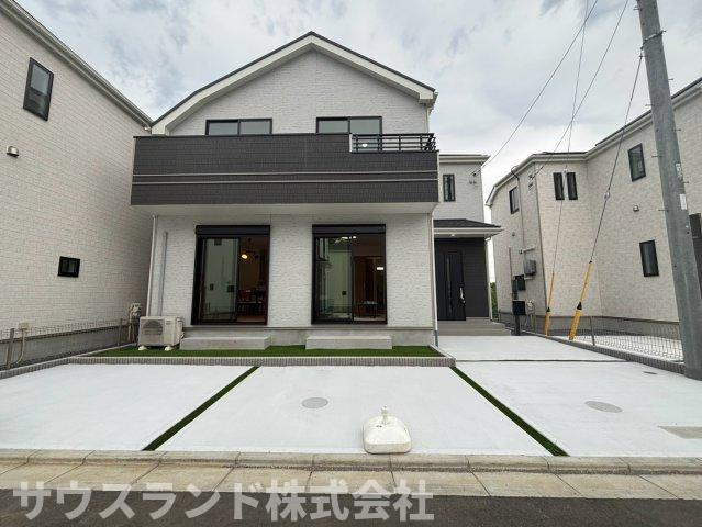 八王子市弐分方町10期　B号棟の外観|周辺には高い建物がなく、空の広がりを感じられる開放的な住環境です。陽当たりや風通しにも恵まれ、洗濯物を干す時間やバルコニーでの気分転換も心地よく、毎日の暮らしに爽やかさを添えてくれます。