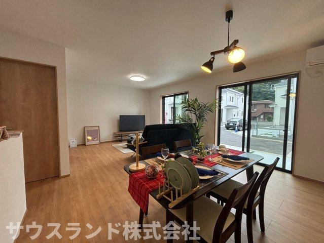 八王子市弐分方町10期　B号棟の前面道路含む現地写真|保育園まで徒歩6分、小学校まで徒歩8分、中学校まで徒歩12分でお子様の通学も安心の距離。子育て世代にもおすすめの穏やかな住宅街です！