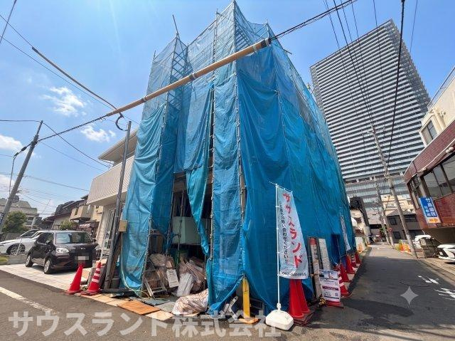 八王子市子安町５期の前面道路含む現地写真|前面道路が広く車の出し入れもスムーズに行える敷地です。毎日の通勤や休日のお出かけも快適になります。