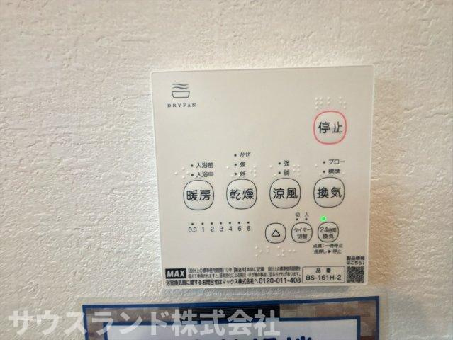 八王子市　長房町9期のその他|キッチンにいながらお風呂の準備ができる便利な給湯器リモコンです！家事の合間にボタン一つでお湯はりができるため、忙しい夕飯時の家事の時短に繋がります。毎日の暮らしを快適にサポートしてくれます♪