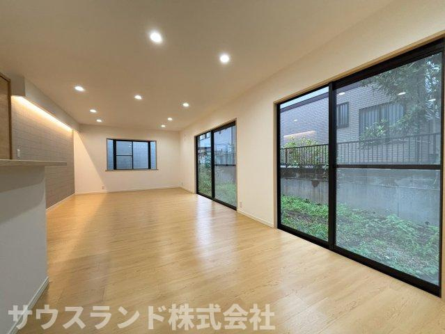 八王子市西片倉3丁目の居間・リビング|こちらの居間で趣味の時間をお楽しみください