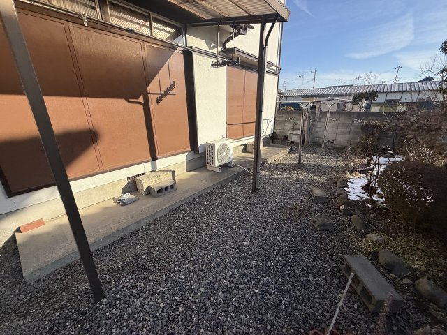 八王子市諏訪町の外観|広々52坪超の敷地はお庭や駐車場も設けることができます。