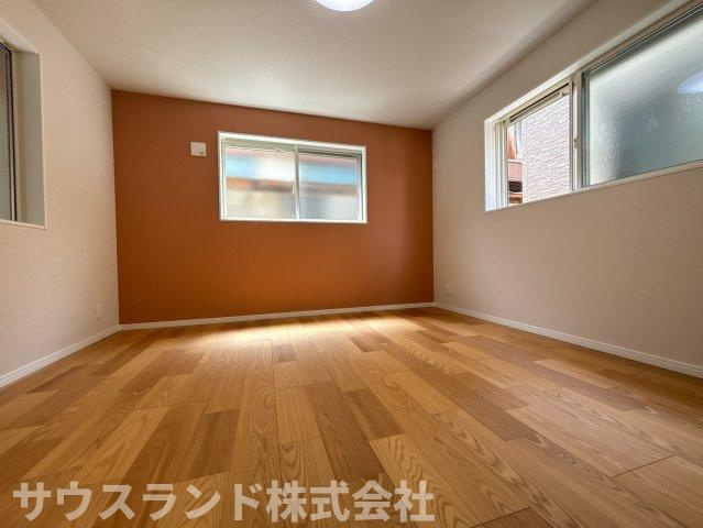 中野上町一丁目の洋室|全居室6帖超のゆとりある住空間。お部屋のコーディネートが楽しみやすく、プライベート空間が充実します。