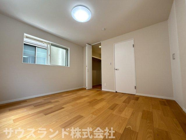 中野上町一丁目の洋室|全居室収納スペースがあり、使い勝手が良いお部屋です。寝室やお子様のお部屋など、使い方も自由自在です。