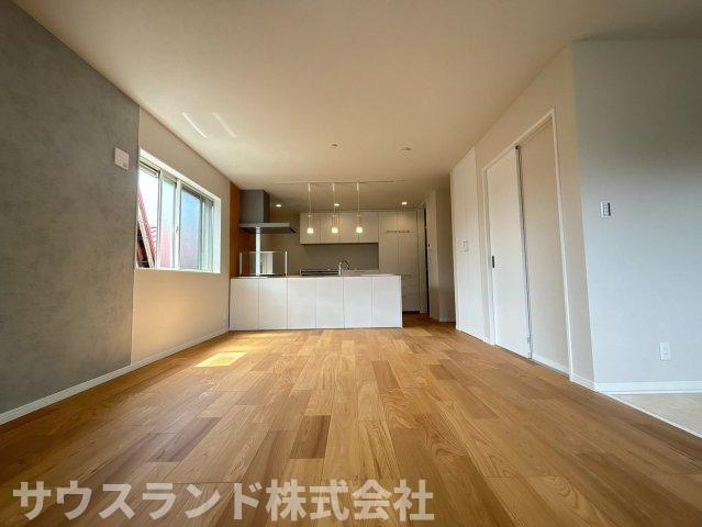 中野上町一丁目の居間・リビング|家事、食事、寛ぎ、同じ空間に居ながら、個人の時間も大切にできます。