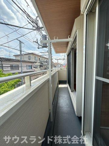 中野上町一丁目のバルコニー|2階と3階それぞれにバルコニー付き。用途に合わせて使い分けができて便利です。