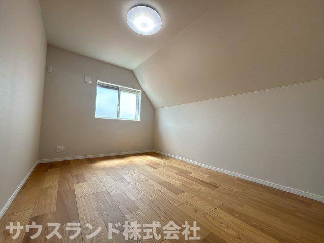 中野上町一丁目の洋室|自分だけのスペースを、自由にデザインできる空間。