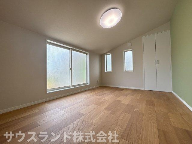 中野上町一丁目の洋室|シンプルな内装なので埃や汚れがたまりにくく、お掃除がしやすいです。