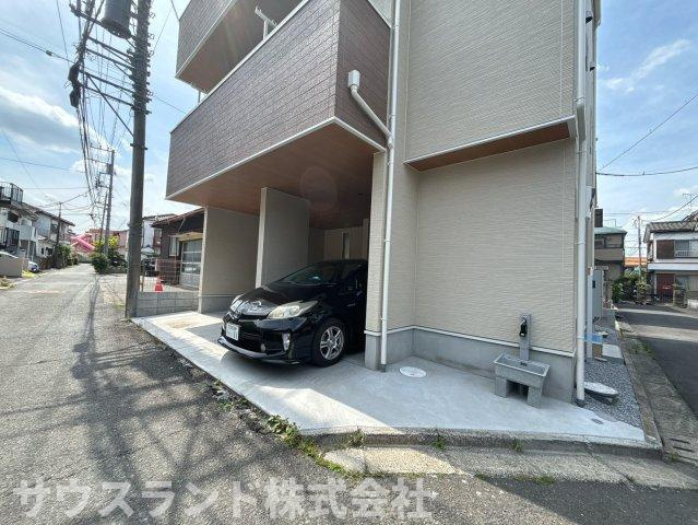 中野上町一丁目の駐車場|カースペース2台駐車可能！（車種によります）ご夫婦でそれぞれのお車を停められます。
