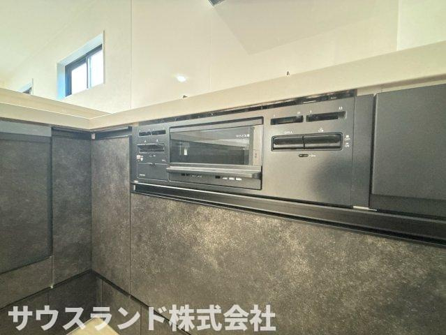 八王子市中野町2期　1号棟の設備|魚焼きグリル付き。焼き魚はもちろん、さまざまな調理にも活躍してくれます。