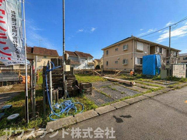 八王子市椚田町の前面道路含む現地写真|幅員6ｍ幅道路に面しており、開放感良好。お車の出し入れもスムーズにできます。
