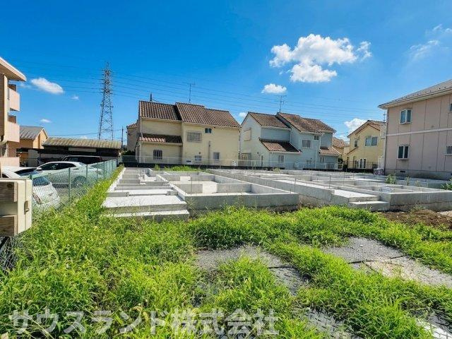八王子市椚田町の外観|幅員6ｍ幅道路に面しており、開放感良好。お車の出し入れもスムーズにできます。