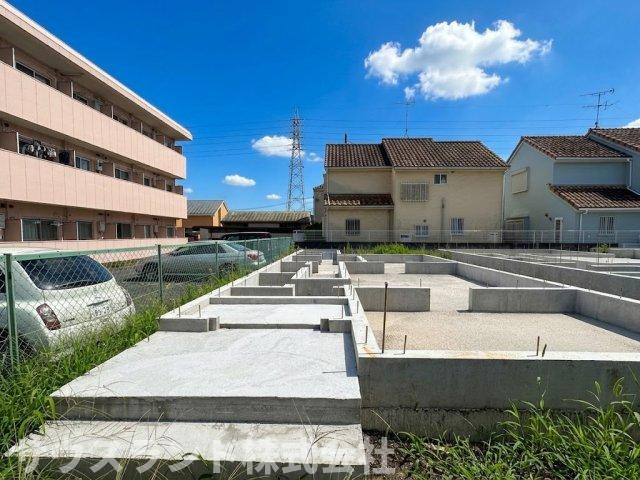 八王子市椚田町の外観|徒歩圏内に公園が多数そろい、お子さまの遊び場や日々のお散歩にも恵まれた穏やかな住環境。