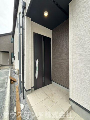 八王子市北野町6期　2号棟の玄関|収納もある玄関です