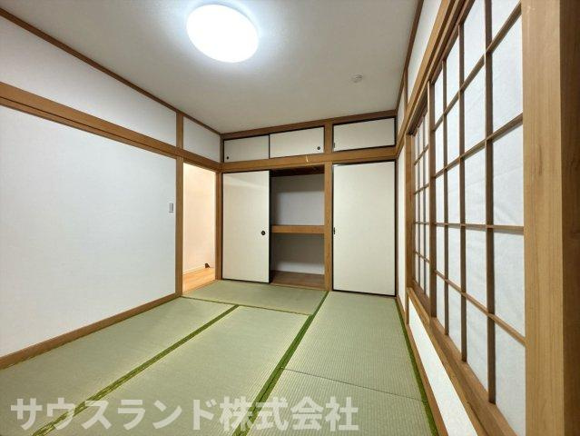 八王子市下恩方町の和室|様々な用途に使える和室です。来客時の寝室や、お子様の遊び場、趣味のスペースとして活用できます。和の空間で、穏やかな時間を過ごせます。