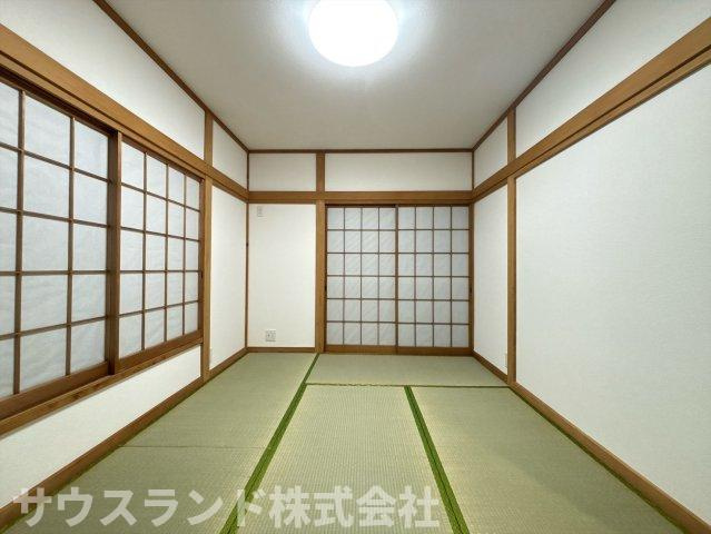 八王子市下恩方町の和室|シンプルな内装で、お好みの家具を配置しやすい洋室です。お子様の成長に合わせて、部屋のレイアウトを変更できます。自分だけの空間で、リラックスできます。
