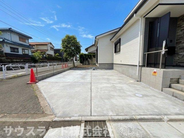 八王子市北野台30期の駐車場|敷地内にお車2台駐車可能！前面道路も広々としており、駐車がスムーズにできます。