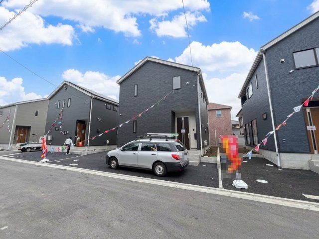 八王子市泉町　17号棟の外観|飽きのこないシンプルなデザインで、長く愛着を持ってお住まいいただける外観です。周辺は落ち着いた住宅街となっており、夜は静かな環境でお休みいただけます。お子様も安心して外遊びができる住環境です。
