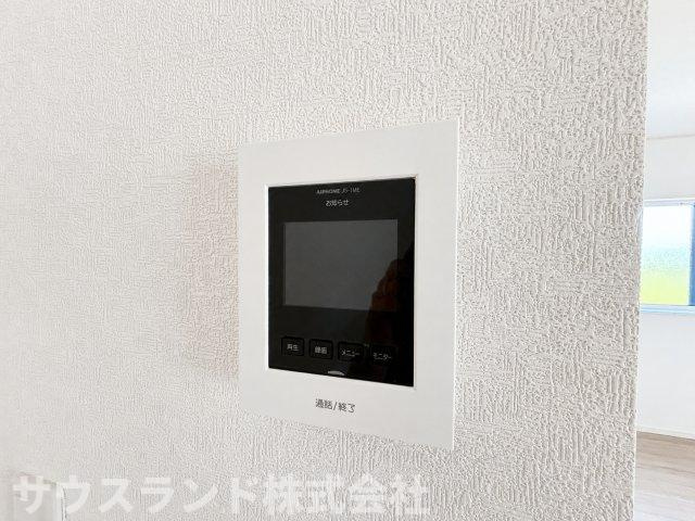 八王子市泉町　4号棟の防犯設備|お子さまのお留守番時にも心強いTVモニター付きインターフォンで、家族に安心を添えます。