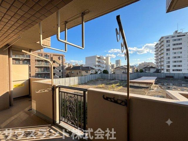マイキャッスル八王子元横山町の展望|西向きバルコニーなので午後の日照時間が長く、ゆっくりと洗濯物を干すことができます。