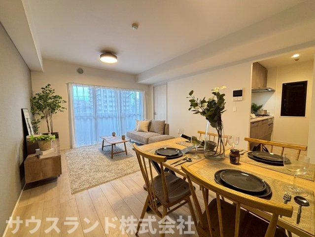 マイキャッスル八王子元横山町のダイニング|リビング学習するお子様にも声がかけやすい自然な距離感です。