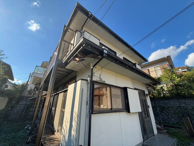 八王子市初沢町の外観|閑静な住宅地に佇む邸宅。