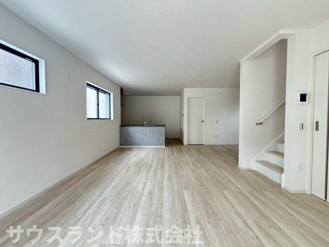 八王子市本町４期の居間・リビング|お好きなインテリアで、くつろぎと楽しさが共存する、自分らしいスタイルのリビングに。