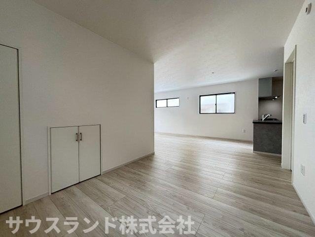 八王子市本町４期のその他|リビングに間仕切りを設けることで約5.2帖のプライベート空間としても利用可能です。
