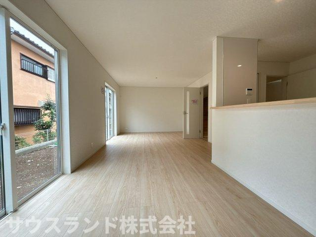 八王子市泉町　15号棟の居間・リビング