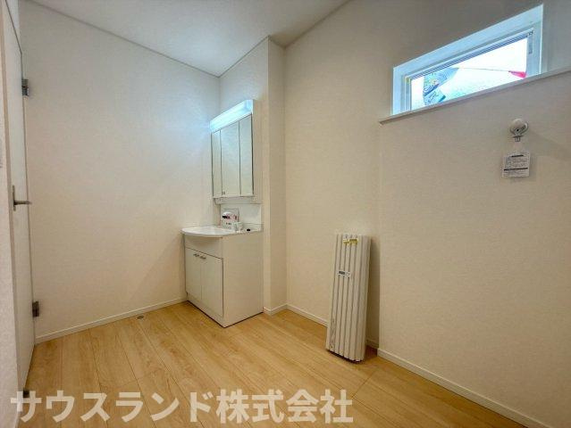 八王子市泉町　15号棟の独立洗面台