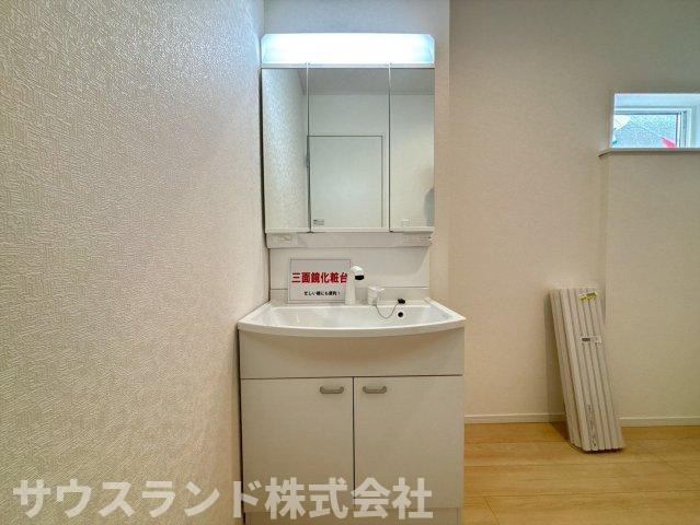 八王子市泉町　15号棟の独立洗面台